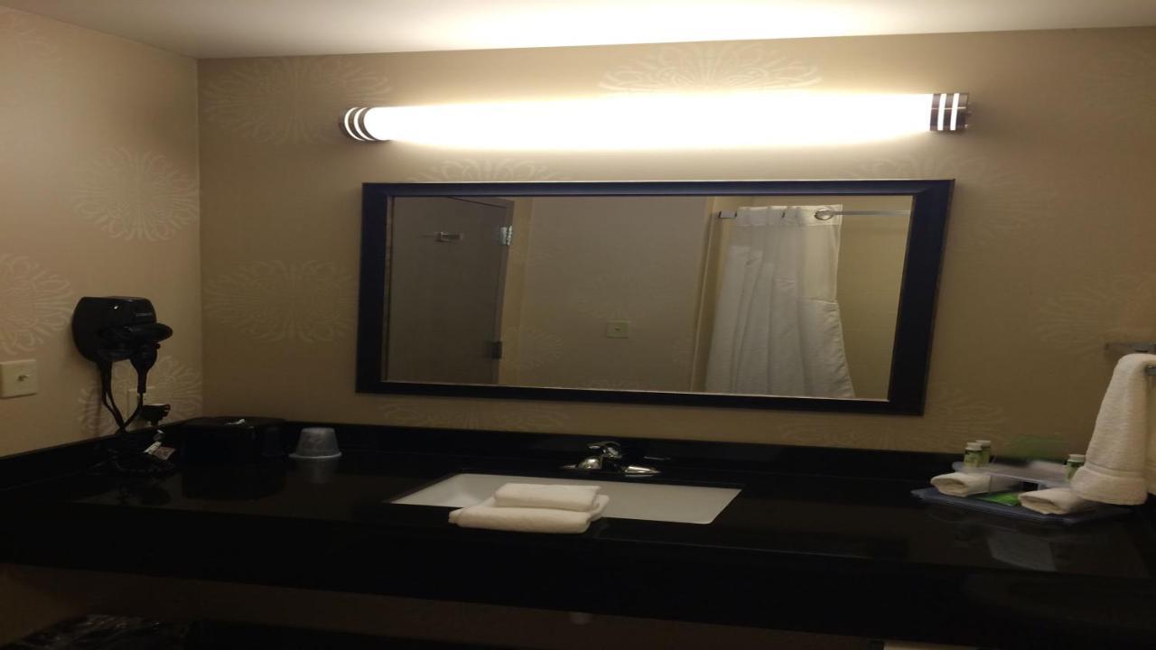 Holiday Inn Guin By Ihg Twin Екстер'єр фото