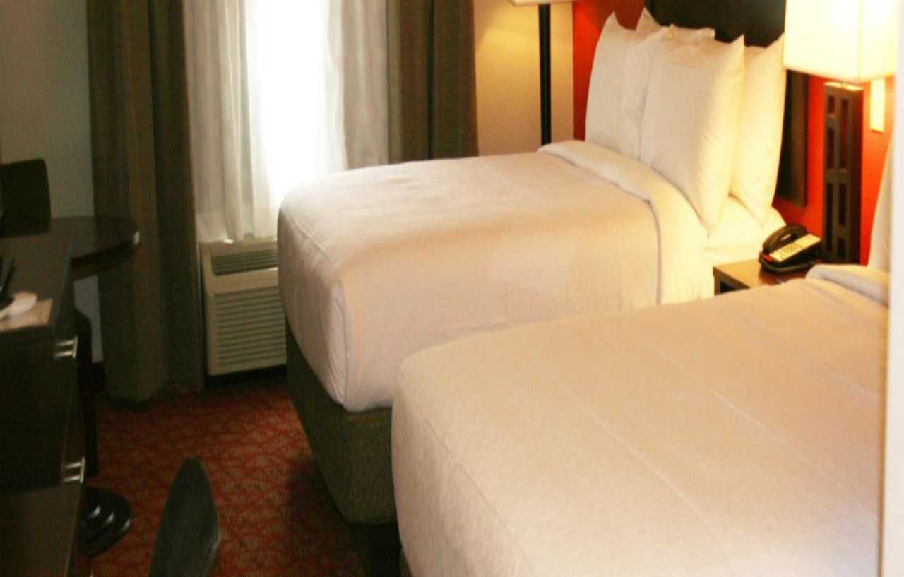 Holiday Inn Guin By Ihg Twin Екстер'єр фото